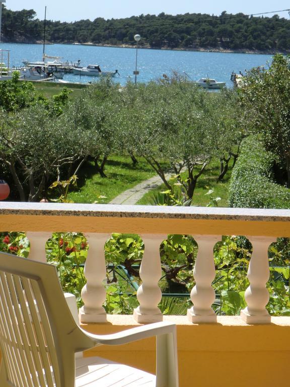 Guest House Sandra Rab Town Exterior foto