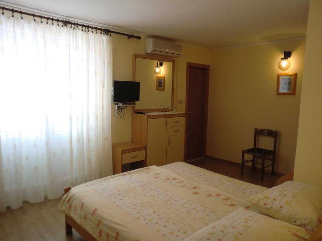 Guest House Sandra Rab Town Quarto foto