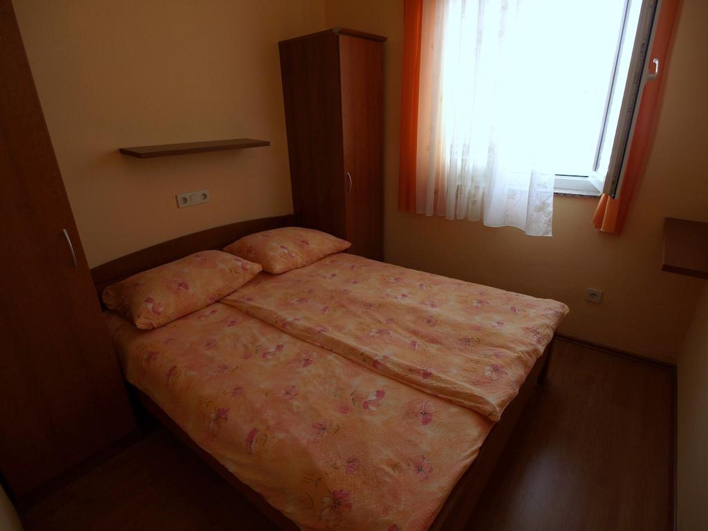 Guest House Sandra Rab Town Quarto foto