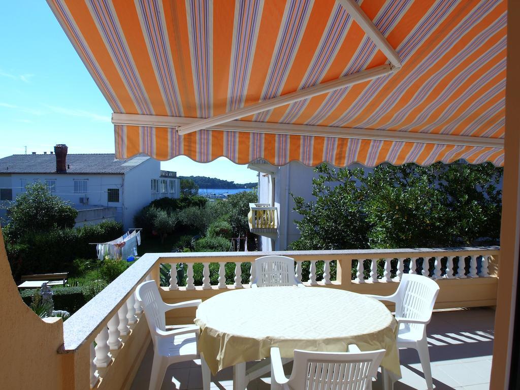 Guest House Sandra Rab Town Quarto foto