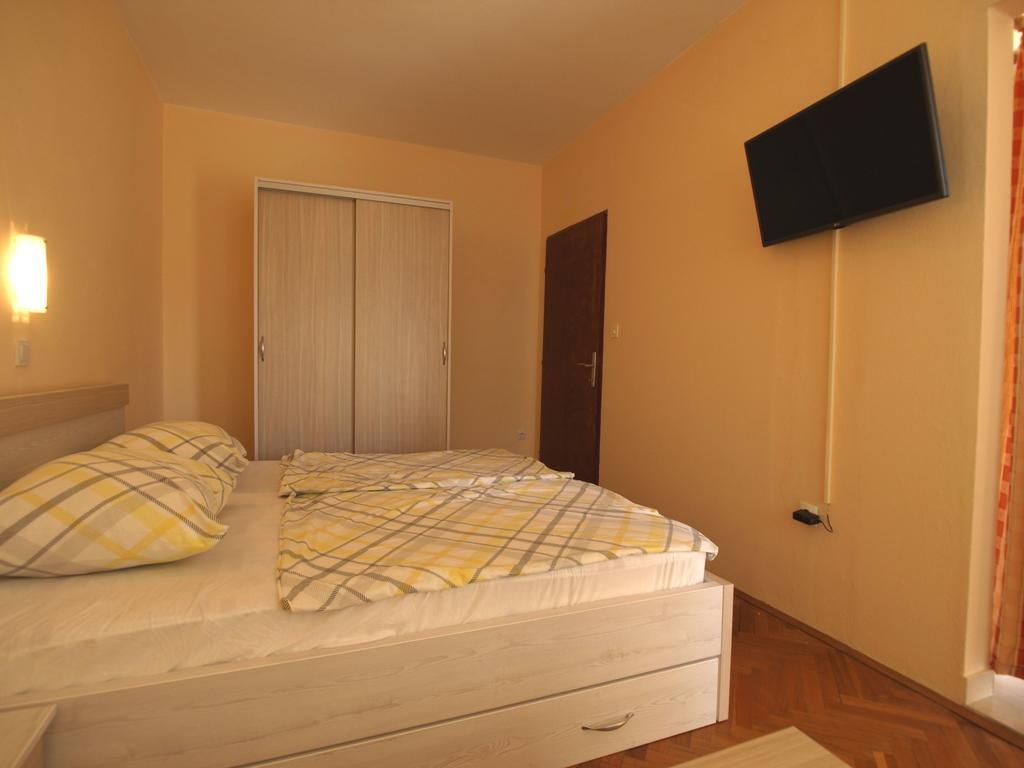 Guest House Sandra Rab Town Exterior foto